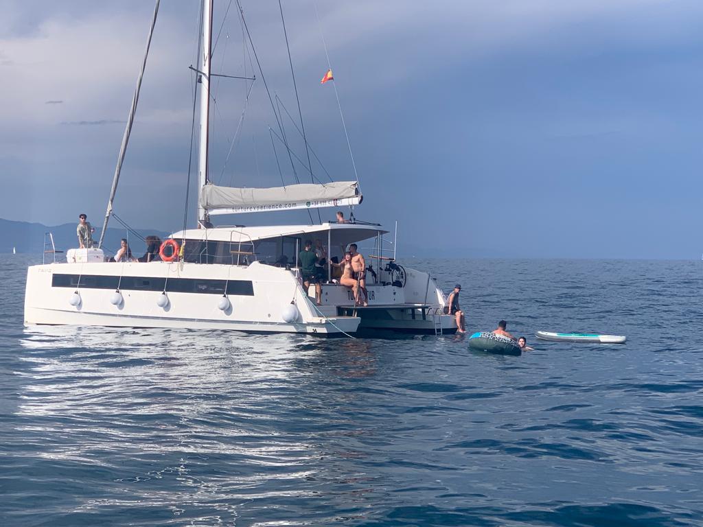 CatamarĂ¡n a vela 26 Pax.